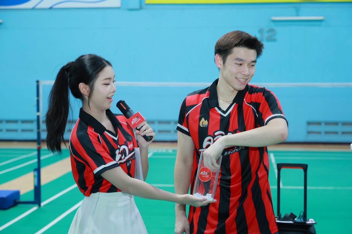 Skyboyz15's tweet photo. จบไปแล้วกับอีกหนึ่งกิจกรรมสุดเอ็กซ์คลูซีฟ! "Quick Zabb Master Class : แซ่บเต็มสปีด ตบจี๊ดฉบับแชมป์โลก" พร้อม Meet & Greet กับ วิว กุลวุฒิ และ เมย์ รัชนก ทั้งสนุก แสบ มันส์ รวมอยู่ในวันเดียว 💛🏸
#วิวกุลวุฒิ #ควิกแสบ #QuickZabb https://t.co/PB8O7v4OeW