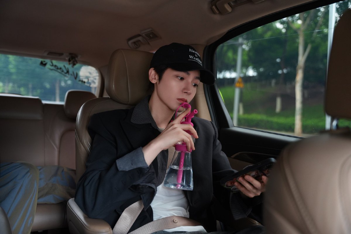 HMH_Record's tweet photo. Images from Hou Minghao's Monthly Letter for June 2026 (260702)
#HouMinghao #후명호 #侯明昊 
[1\2] https://t.co/QXqTzqXwV3