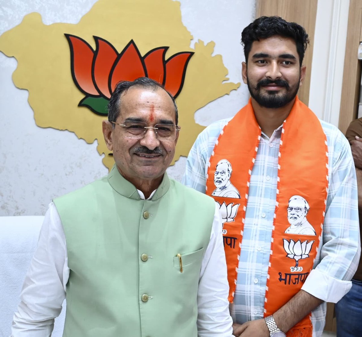 RitikKadera's tweet photo. भारतीय जनता पार्टी, राजस्थान के यशस्वी प्रदेशाध्यक्ष एवं माननीय राज्यसभा सांसद आदरणीय श्री मदन राठौड़ जी को जन्मदिवस की हार्दिक बधाई एवं शुभकामनाएं।

#HBDayMadanji

@madanrrathore @BJP4Rajasthan https://t.co/1nHIlSzRZN