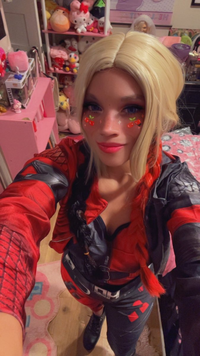 JConfitdent's tweet photo. Miss me puddins #selfies #snapchat #harleyquinn #cosplay #cosplayer #cosplaying #cosplayfun #cosplayphoto #COSPLAYMODE #cosplaylove https://t.co/l3FuzSYSb8
