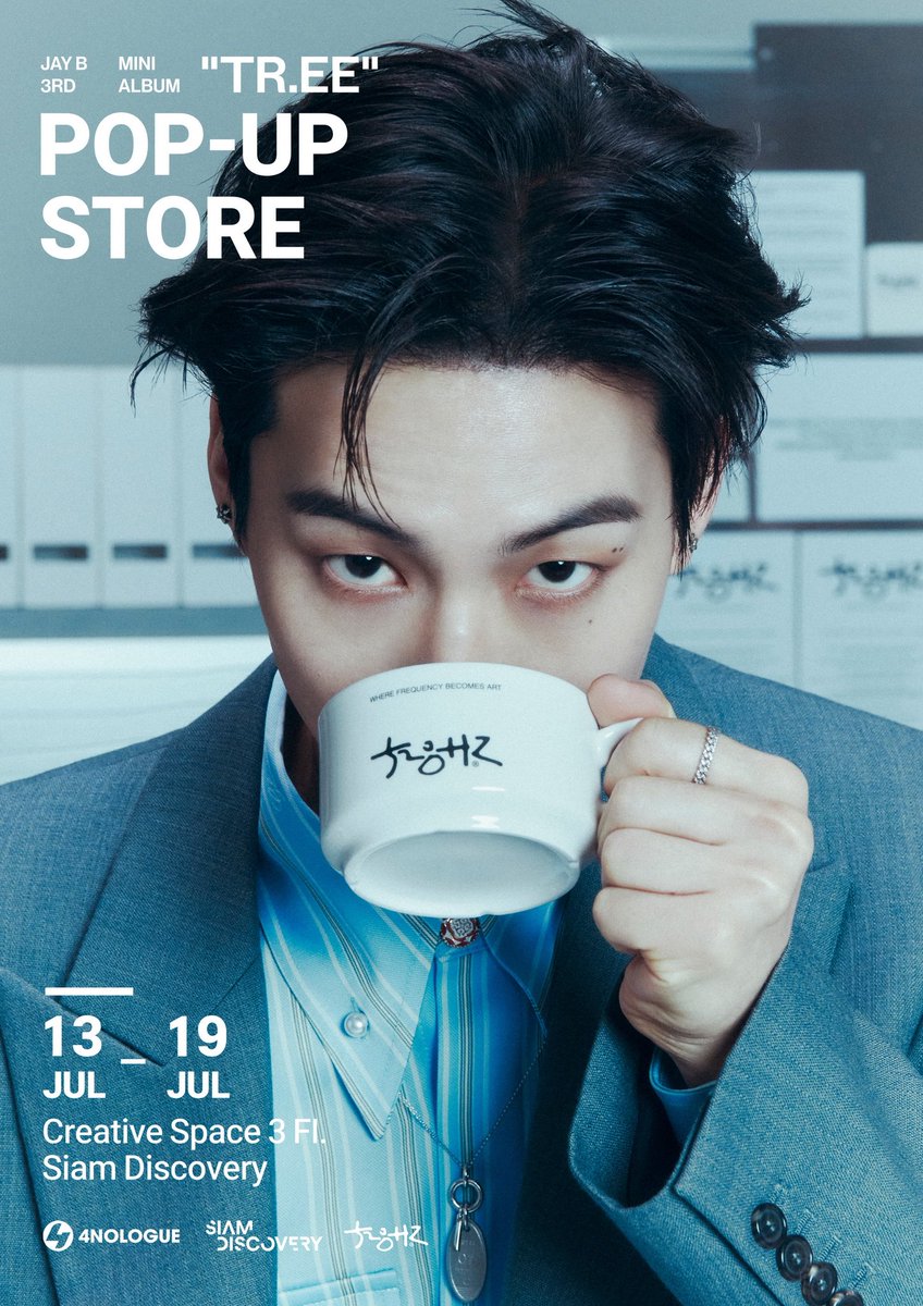 LookAround_TH's tweet photo. สยามดิสคัฟเวอรี่ ร่วมกับ JAY B มอบความสุข “JAY B 3rd MINI ALBUM “https://t.co/SYuVGvpGt2” Pop-up Store” สุดเอ็กซ์คลูซีฟในประเทศไทย

#SiamDiscoveryxJAYB #JAYB #SiamDiscovery #TheExploratorium #BeRevolutionary

สยามดิสคัฟเวอรี่ ดิเอ็กซ์พลอราทอเรี่ยม ตอกย้ำการเป็น The Biggest Arena of Lifestyle Experiments พื้นที่แห่งการค้นหา ค้นพบ และสร้างประสบการณ์ใหม่ที่ไม่เหมือนใคร ร่วมกับ JAY B ศิลปินและนักแต่งเพลงชื่อดังจากวง GOT7 เปิดประสบการณ์สุดพิเศษให้เหล่า AHGASE และแฟนๆ ชาวไทยได้ใกล้ชิดกับโลกแห่งดนตรีและตัวตนของ JAY B ผ่าน “JAY B 3rd MINI ALBUM “https://t.co/SYuVGvpGt2” Pop-up Store” ระหว่างวันที่ 13 – 19 กรกฎาคม 2569 ณ Creative Space ชั้น 3 สยามดิสคัฟเวอรี่

“https://t.co/SYuVGvpGt2” คืออัลบั้มที่ถ่ายทอดเรื่องราวของการเติบโต การหยั่งราก และการเดินทางกลับไปค้นหาตัวตนที่แท้จริง เปรียบเสมือนต้นไม้ที่แข็งแรงได้เพราะมีรากที่มั่นคง แนวคิดดังกล่าวยังสะท้อนถึงความสัมพันธ์อันยาวนานระหว่า��เจบีและแฟนๆ ที่เติบโตเคียงข้างกันมาตลอดหลายปี

ภายใน Pop-up Store ผู้เข้าชมจะได้สัมผัสนิทรรศการที่ได้รับแรงบันดาลใจจากอัลบั้ม "https://t.co/SYuVGvpGt2" พร้อมสำรวจคอลเลกชั่นจาก 528Hz ค่ายเพลงใหม่��อง JAY B อีกทั้งยังมีการเปิดตัวสินค้าลิมิเต็ดสุดเอ็กซ์คลูซีฟสำหรับประเทศไทย ซึ่งมีจำหน่ายเฉพาะที่สยามดิสคัฟเวอรี่เท่านั้น ที่สะท้อนตัวตนและเส้นทางการเติบโตของ JAY B ได้อย่างลงตัว ได้แก่ Cassette Tape Photo Set, Ring และ ID Photo Holder Set และอื่นๆอีกมากมาย อีกทั้งร่วมรับสิทธิพิเศษ สำหรับลูกค้าที่มียอดซื้อครบ 1,500 บาทขึ้นไป จะได้รับโฟโต้การ์ดแบบสุ่มจำนวน 1 ใบ จากทั้งหมด 3 แบบ และยังมีกิจกรรม Lucky Draw รับสิทธิ์เข้าร่วมจับรางวัลพิเศษ เพื่อลุ้นรับของขวัญสุดเอ็กซ์คลูซีฟ ไม่ว่าจะเป็นโฟโต้การ์ดพร้อมลายเซ็น อัลบั้มพร้อมลายเซ็น หรือภาพโพลารอยด์พร้อมลายเซ็น เพื่อมอบประสบการณ์สุดประทับใจและความทรงจำอันพิเศษให้กับแฟนๆ ชาวไทยอย่างใกล้ชิดยิ่งขึ้น

เพราะต้นไม้เติบโตได้ด้วยรากที่แข็งแรง JAY B ชวน AHGASE มาค้นพบความหมายร่วมกันผ่าน “JAY B 3rd MINI ALBUM “https://t.co/SYuVGvpGt2” Pop-up Store” ประสบการณ์สุ���พิเศษที่แ��นๆ ไม่ควรพลาด ระหว่างวันที่ 13 – 19 กรกฎาคม 2569 ณ Creative Space ชั้น 3 สยามดิสคัฟเวอรี่ https://t.co/lvziWIB6rI