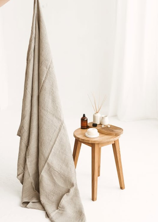 Thing_Stories's tweet photo. From beach days to wild camping, linen is ready for the journey.✨

Lightweight, breathable, incredibly durable. These large linen towels take up minimal space &amp; offer maximum utility. 

Bring a touch of natural comfort with you. 🌞

#SummerVibes #MinimalistTravel #Linen https://t.co/YXxXRGdEjg