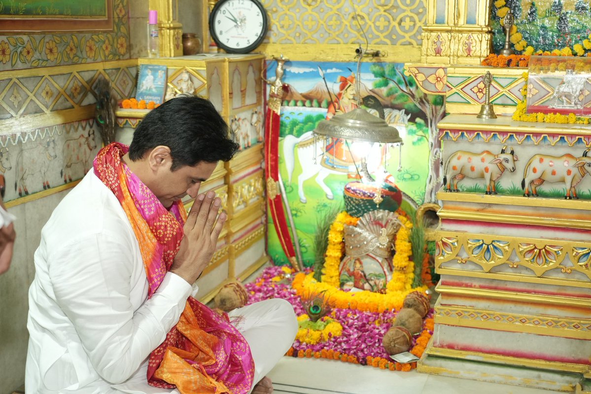 DrVikasAjmer's tweet photo. आज जन्मदिन पर सुरसुरा पहुँच कर सत्यवादी वीर तेजाजी महाराज के दर्शन कर आशीर्वाद लिया।

तेजाजी महाराज सभी का कल्याण करें! https://t.co/TSvik0Q0Pn