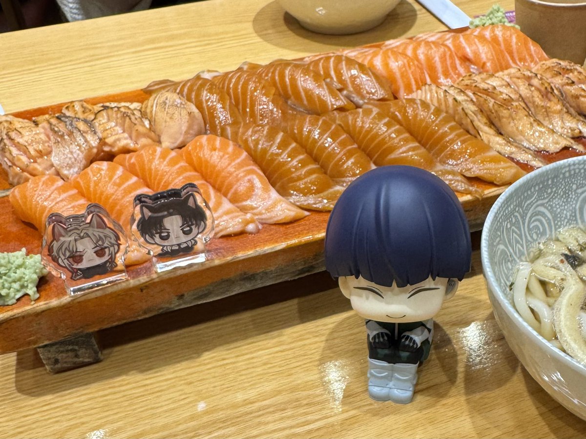 Hato_Lowga's tweet photo. B컷. 시간은 늦어버렸지만 식사 챙기십쇼. https://t.co/wOf0wCInLR