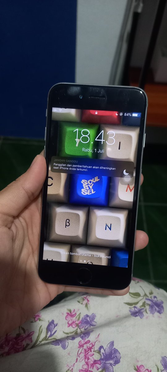 wangwof_'s tweet photo. wts iphone 6 64gb - 375k
95% mulus 
tombol tombol normal
lcd bagus gada retak
mic jernih
tombol home aman
fingerprint aman
flash aman
kamera depan belakang aman
minus wifi only
Dom jakarta

#zonauang https://t.co/lSbVrFraUi