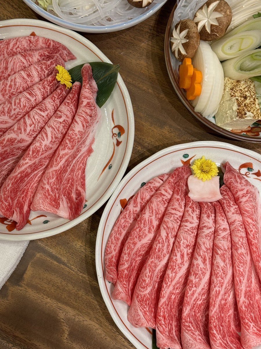 Shishitei1's tweet photo. おはようございます☀
木曜日🔥

本日も肉々亭、炭と鮨は11:30〜🈺
焼肉おもちは17:00〜🈺

すき焼き🥩しゃぶしゃぶ🥩焼肉🥩寿司🍣
当日予約も🉑

全店よろしくお願い致します🙇

🥩肉々亭🥩
トンロー店、シラチャ店、チェンマイ店

🥩焼肉おもち🥩
チェンマイ店、パタヤ店

🐟炭と鮨🐟
チェンマイ店 https://t.co/R1pTuFBzUh