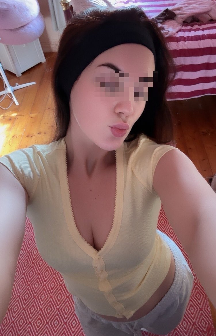 Celleessttee's tweet photo. Being spoiled looks good on me https://t.co/fX9wvazxwL