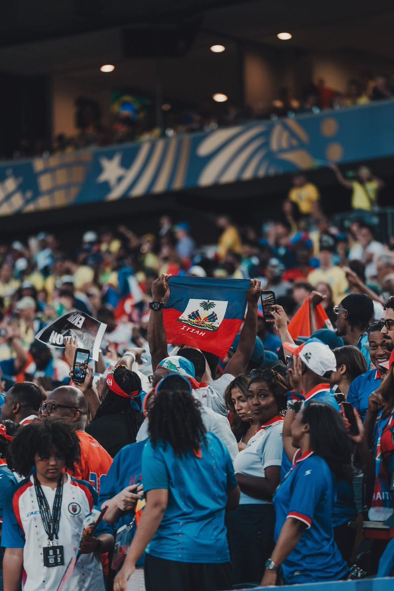 SandyC_Official's tweet photo. Ble e wouj la anlè 🙌🇭🇹 https://t.co/mmRE2HP5Yn
