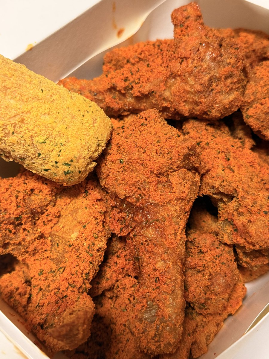0prdqm's tweet photo. 원래 그냥 뿌링클만 먹다가 오랜만에 핫뿌링먹으니까 또 그렇게 맛있다.…🤤👍 https://t.co/EBAM8n16Ov