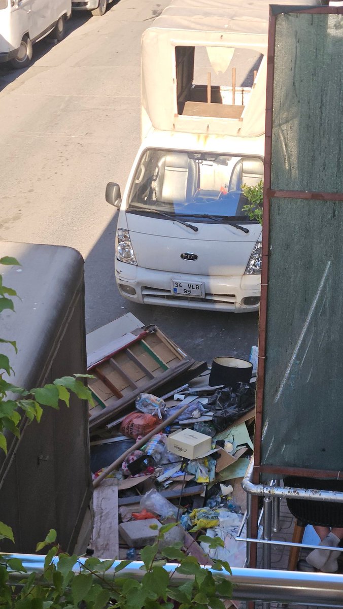 davutmert's tweet photo. @nowhaber burasi kagithanede bir sokak yaklasik 3 gunduk @kagithane_cozum ve baskan @MevlutOztekin e yaziyorum ama herhangi bir aksiyon alinamiyor.
Simdi size yazdim. Belki siz bize yardimci olabilirsiniz ?
Simdiden tesekkurler kral @nowhaber @osmannnurika @tcbestepe https://t.co/2v4f7KJGXV