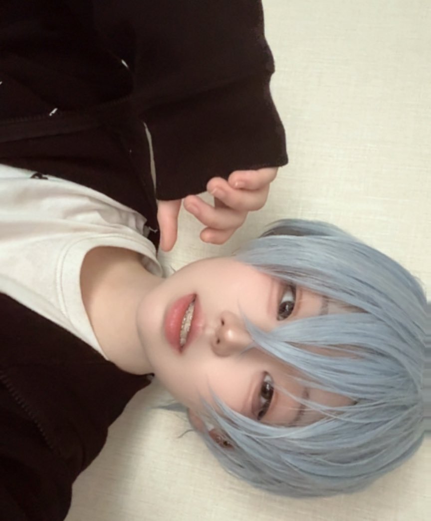 LackofBlood01's tweet photo. 너무안닮아서누구코스라고말할수업겟음그냥봐줘요
오늘 얼굴 좀 맘에 듬 https://t.co/P9xiN74FH2