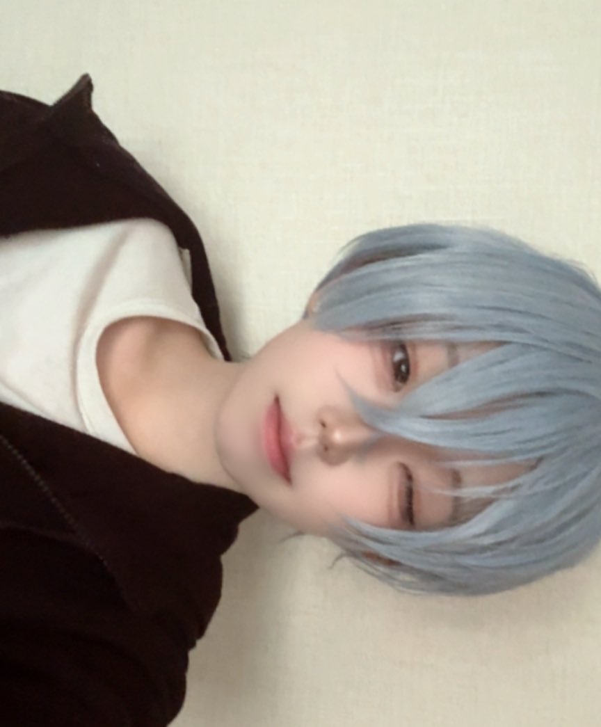 LackofBlood01's tweet photo. 너무안닮아서누구코스라고말할수업겟음그냥봐줘요
오늘 얼굴 좀 맘에 듬 https://t.co/P9xiN74FH2