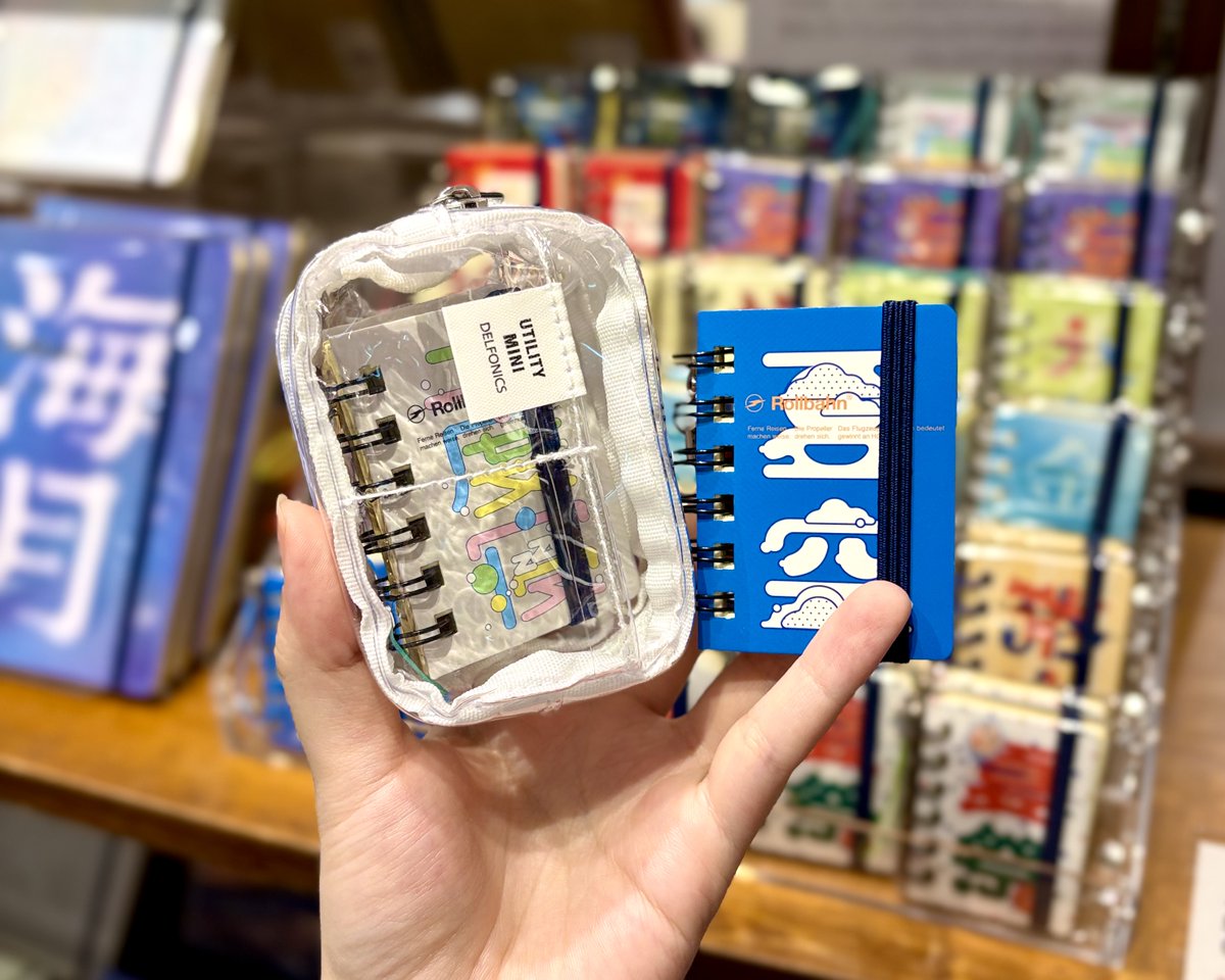 smith_spr's tweet photo. Moji シリーズ発売中です！
文字をダイナミックにあしらったロルバーンメモ。
幻想的な言葉が美しいLサイズと、夏らしさやユニークさを感じさせる言葉がポップなミクロをご用意してます。
是非店頭でご覧ください！
#ロルバーン #Rollbahn https://t.co/cPeTtfYEZe