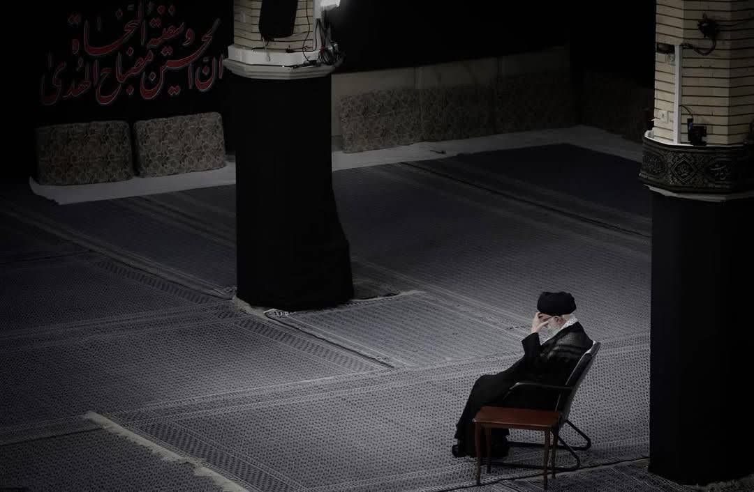 fatemehGhasem94's tweet photo. آقا جان کجایید که دست پدری تان را به سر ما بکشید و  بگویید: اگر می‌خواهید آینده ساز این مرز و بوم شوید باید درس بخوانید ، باید تلاش کنید . 

آقا جان همه ی افتخارمان این بود که سرباز شما هستیم. 
#باید_برخاست
#پدر_امت https://t.co/ulwqBwLkyp