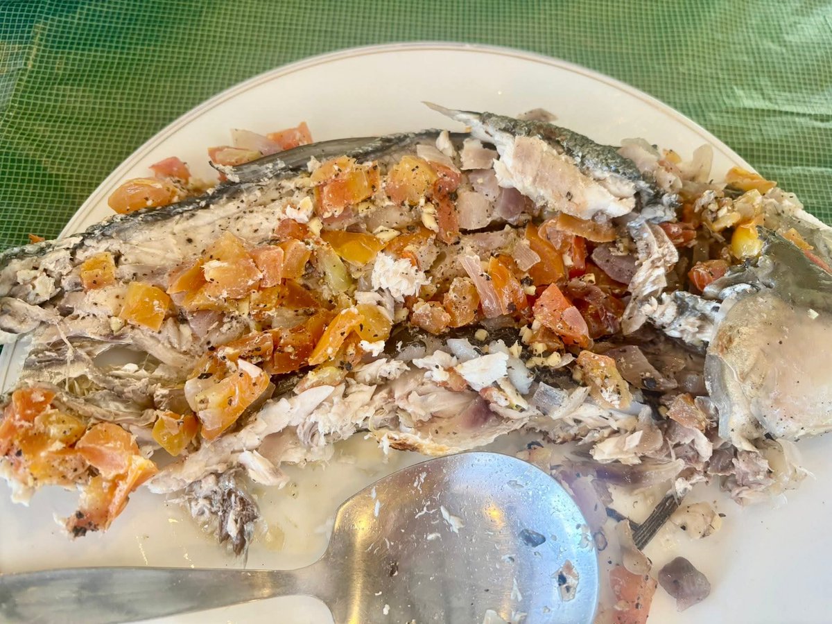 FhqJackie's tweet photo. Kaway kaway ang favourite ang Pinoy lafang 😅🙌Filipino food will always be the best ❤️ From dinuguan, inihaw na bangus, to tuyo and ensaladang talong — simple, comforting, and full of flavor 🇵🇭✨
#brunch
#latelunch https://t.co/Co24aOKnDc
