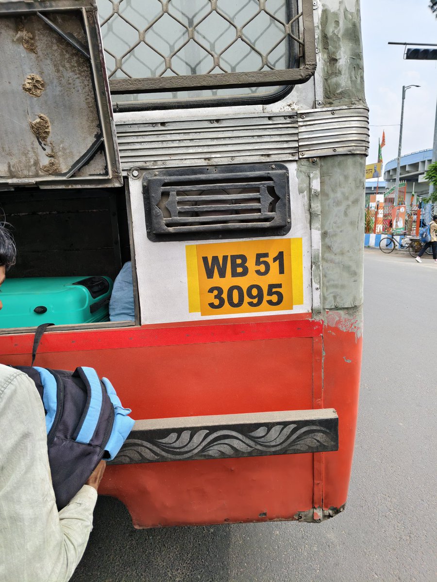 msd_pritam's tweet photo. The official fare from Katwa to Bardhaman is ₹50, but yesterday I was forced to pay ₹70.

When I asked for a ticket, the conductor replied, "I'm not obligated to issue one. Even if I do, it'll be for ₹50." He then refused to give me any ticket at all. https://t.co/B9SFLAVkW1