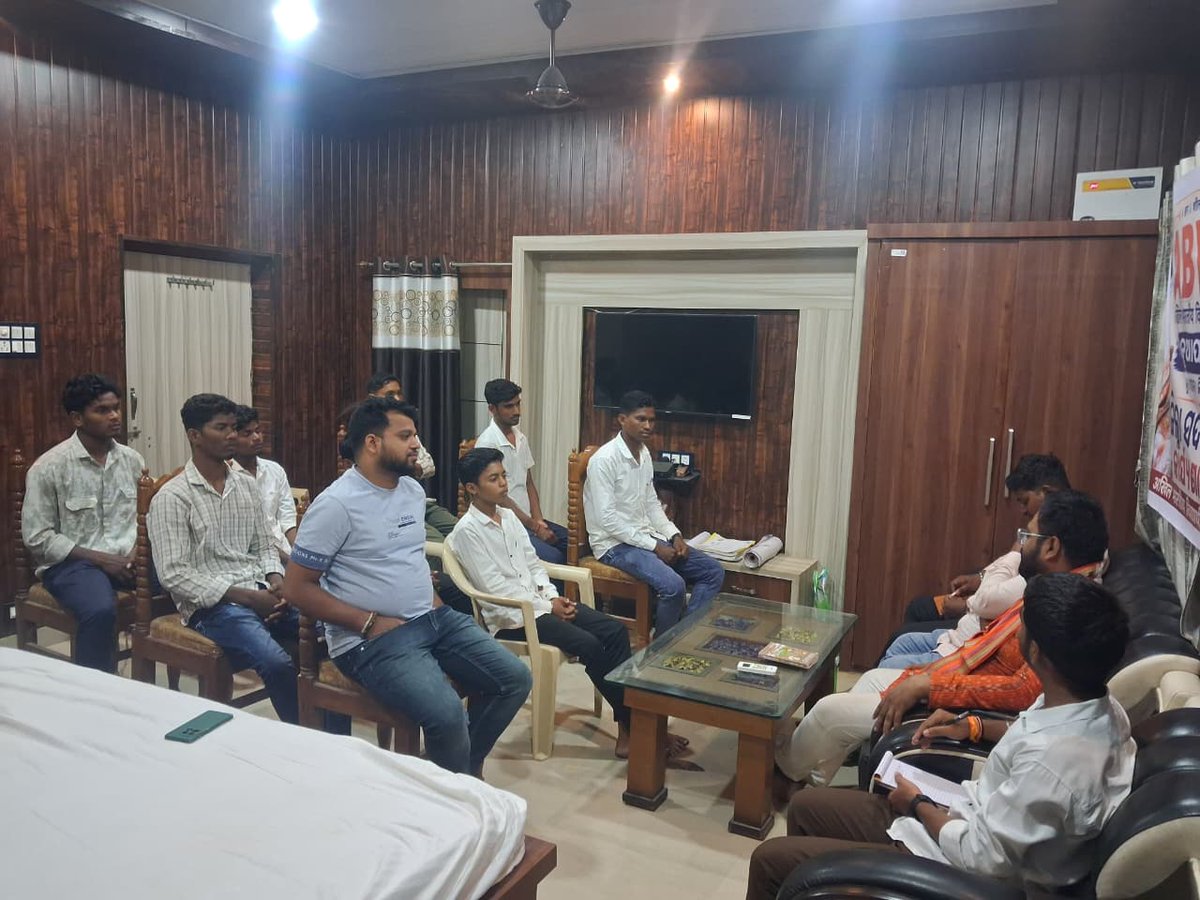 NikunjabihariP4's tweet photo. ନୂଆପଡ଼ା ଜିଲ୍ଲାର ଜିଲ୍ଲା ସଦସ୍ୟତା କାର୍ଯ୍ୟଶାଳା ଅନୁଷ୍ଠିତ ହୋଇଯାଇଛି।
#ABVPNuapada
#ABVPOdishaPaschim https://t.co/O7Kr7d4ugP