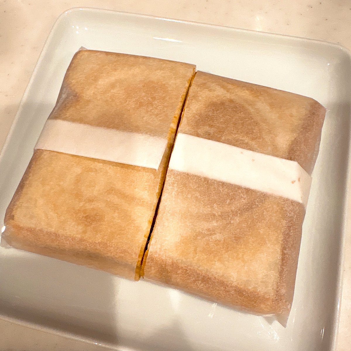 nemonemo813's tweet photo. ねもちはサンドイッチ包みを習得した🥪*.+ﾟ https://t.co/d2GuuMcAtc