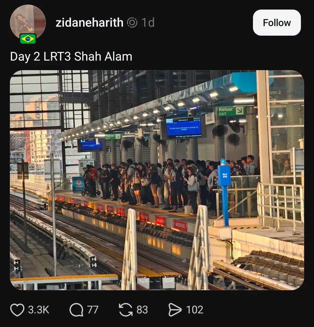 NaratifRakyat's tweet photo. Hari kedua LRT3. Orang dah mula mengeluh dan komen bahawa tren tiga koc tak cukup dan minta untuk tren jalan lebih kerap.

Nak buat macamana kawan kawan. Inilah hasilnya bila tren 6 koc dah jadi 3 koc, 42 set tren, jadi 22 set. Maka 4 minit frekuensi dah jadi 8 min. https://t.co/BWU38JudY9