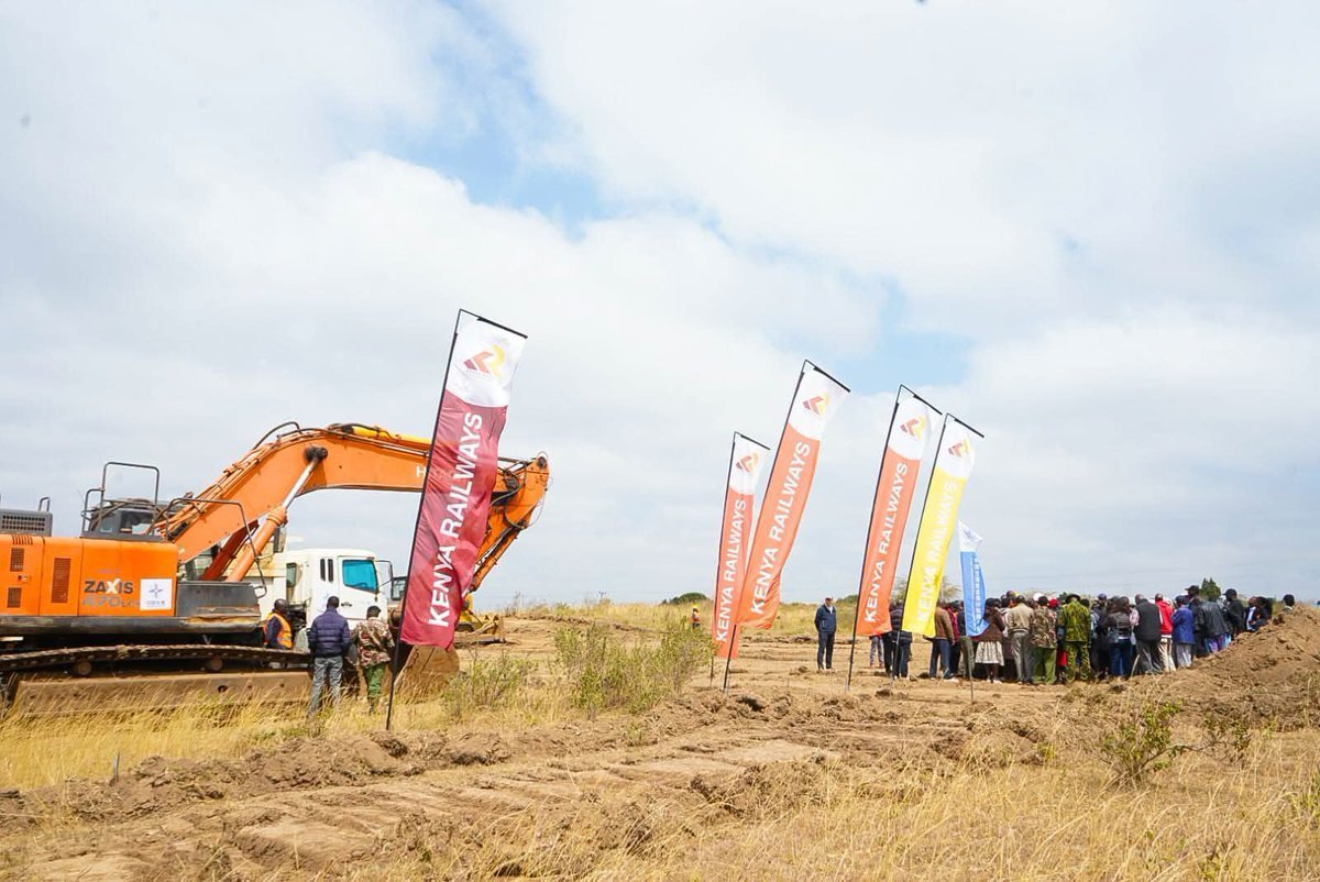 KAELI254_'s tweet photo. The Naivasha–Kisumu SGR Phase 2B is officially underway,a major boost for regional trade, job creation, and economic growth in Western Kenya. President @WilliamsRuto's administration continues to deliver transformative infrastructure. https://t.co/mZpegJOJn2