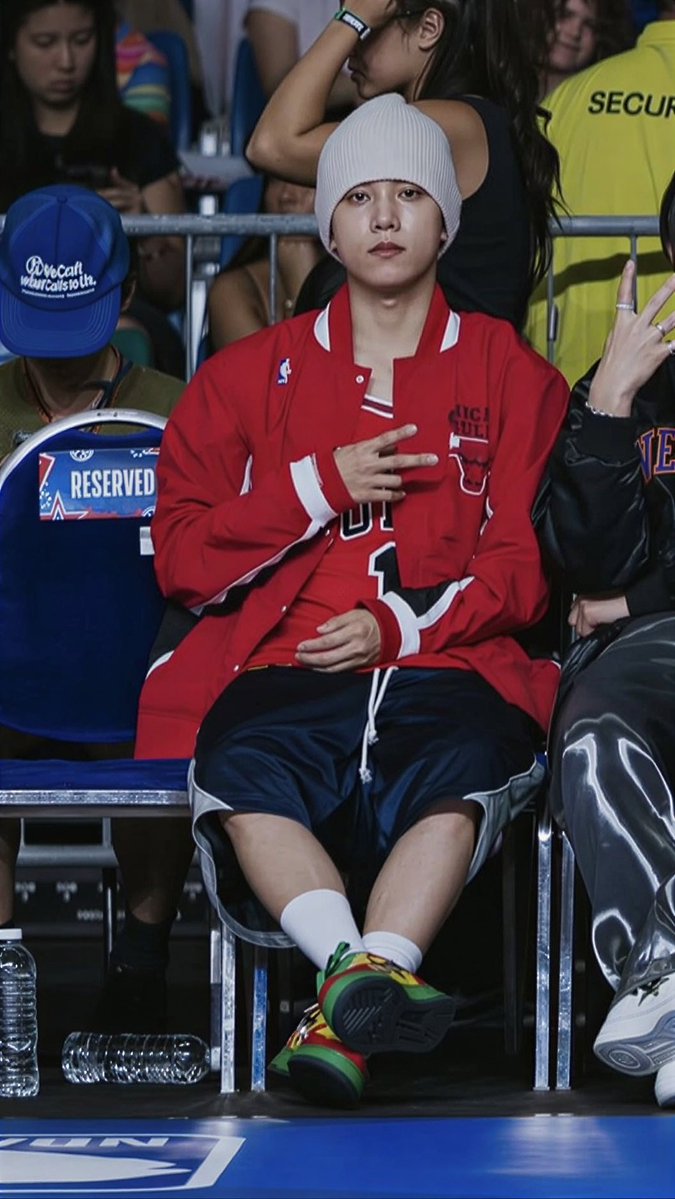 ryulicious_'s tweet photo. ternyata kalo ciput sama jaket ryul dibuka jadi semantep ini😭 https://t.co/BNGxdRyZbs