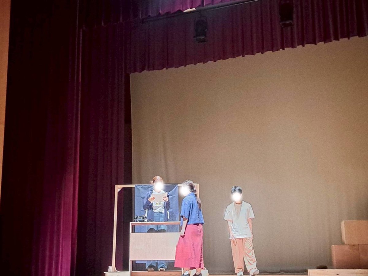 fu_enken's tweet photo. 通し稽古を行いました！
本番まであと4日…
一回一回真剣に取り組んでいます💪🏻

#RePOP
#福大演研
#福島医大演劇部
#120_en
#話半分
#演劇 https://t.co/VARDQZaviM