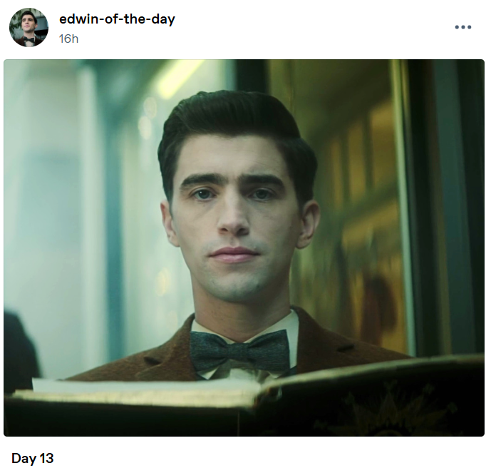 atfsims_1's tweet photo. Opened my dashboard on Tumblr, Edwin's breaking the fourth wall.
This look is a mood, though
#NavigateHell
#SaveDeadBoyDetectives https://t.co/OoDM41LmHN