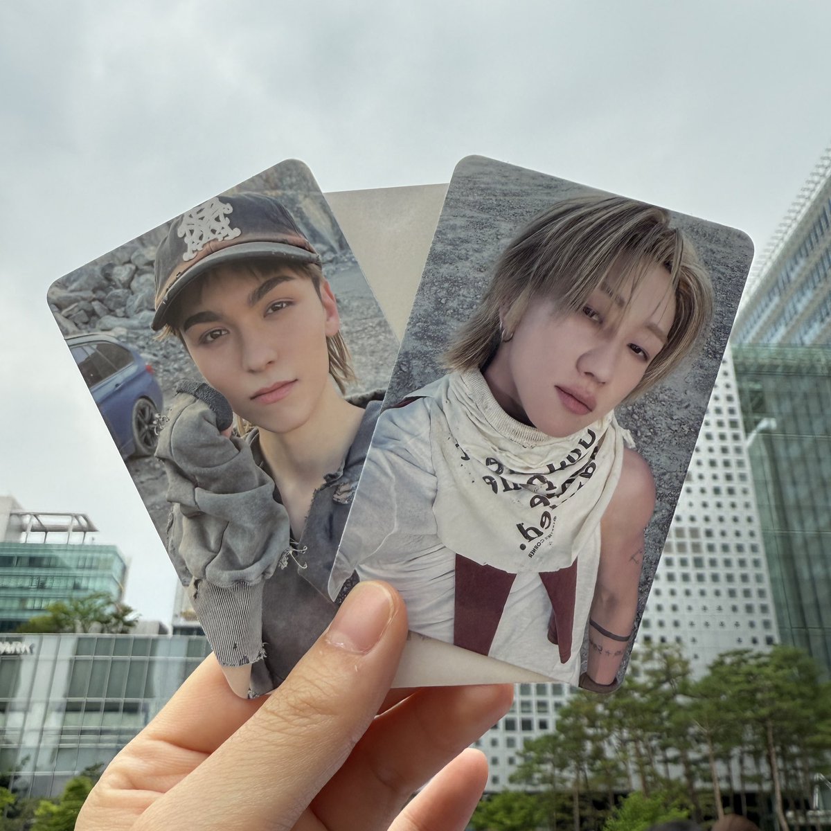 ee0010041230's tweet photo. 260702 V8 음중 사녹 
브이에잇 공방 포카 넘 이뿌당
오늘 싱어송 교복착 미쳤자나ㅠㅠㅠ
명호 버논이 넘 이뻐ㅠㅠㅠ

#V8 #singasong 
#디에잇 #THE8 #버논 #VERNON https://t.co/FTRtyL0lnf