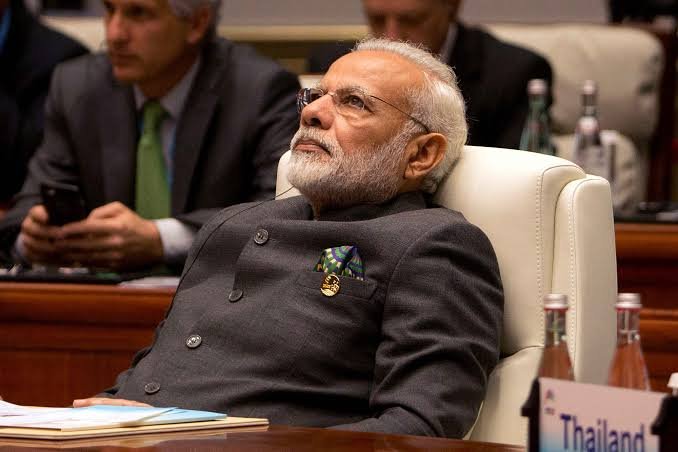 Imdineshpurohit's tweet photo. 2014 — हम अगले 100 दिनों में भारत को विकसित बना देंगे

2015 — हम 2017 तक भारत को विकसित बना देंगे। बस इंतज़ार कीजिए और देखिए 

2017 — माफ़ कीजिए, हम वादा करते हैं कि 2019 तक भारत को विकसित बना देंगे 

2019 — क्या आप हमें भारत को विकसित बनाने के लिए एक और कार्यकाल दे सकते हैं? 🥺

2020 — कोविड की वजह से, अब हम 2022 तक भारत को विकसित बना सकते हैं 

2022 — हम 2024 के चुनावों से पहले भारत को विकसित बना देंगे 

2024 — बस एक और साल, हम 2025 तक विकसित हो जाएंगे 

2025 — 5 किलो राशन और ₹1500 लाड़ली बहना योजना का मज़ा लें। कांग्रेस ऐसा कभी नहीं कर सकती थी। 🔥

2026 — माफ़ कीजिए मित्रों, मैं मिशन 2047 पर हूँ, मुझे 20 साल और दीजिए। 🙏

और सोचिए, कम से कम 35% लोग ऐसे हैं जो इन चालबाज़ियों पर यकीन करते हैं। 🤣