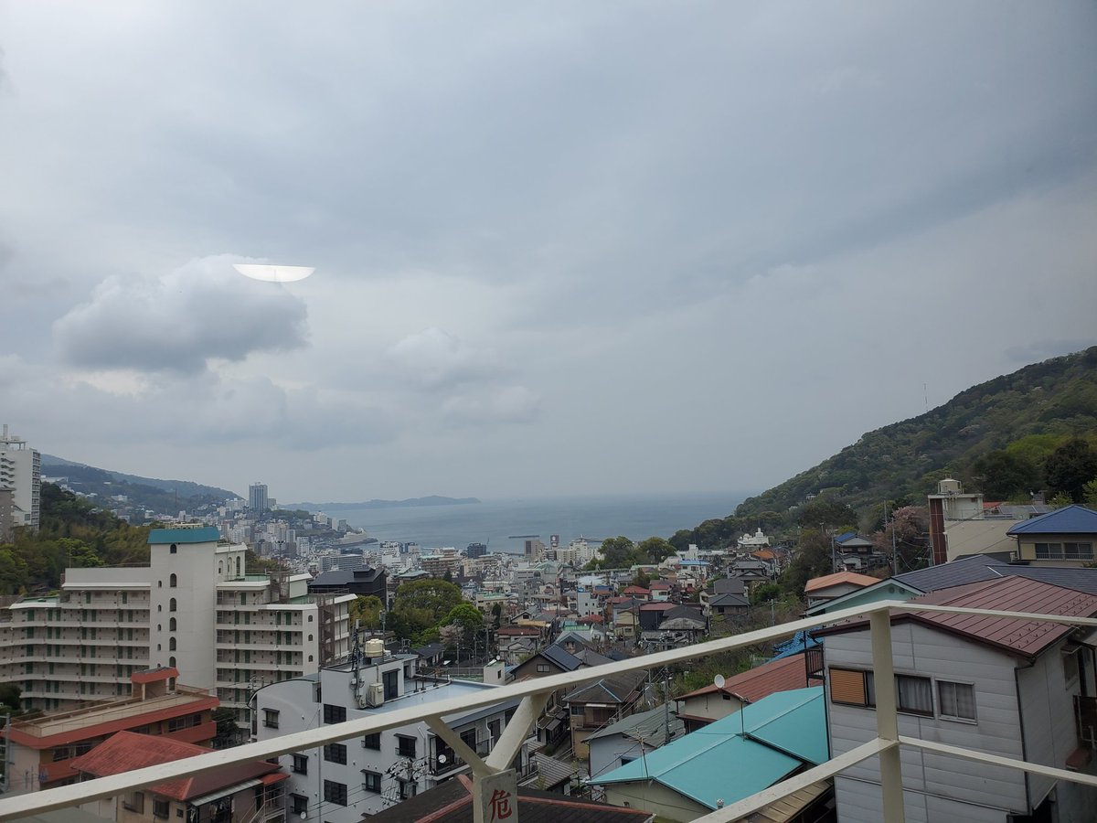 macky0923's tweet photo. 【現実逃避旅行記熱海編12】朝風呂をキメて景色を眺めながら一服。そして朝食も部屋食。

#山の上ホテル
#温泉宿 #朝食 #宿食
#温泉 #露天風呂 https://t.co/4QVwJOPKuH