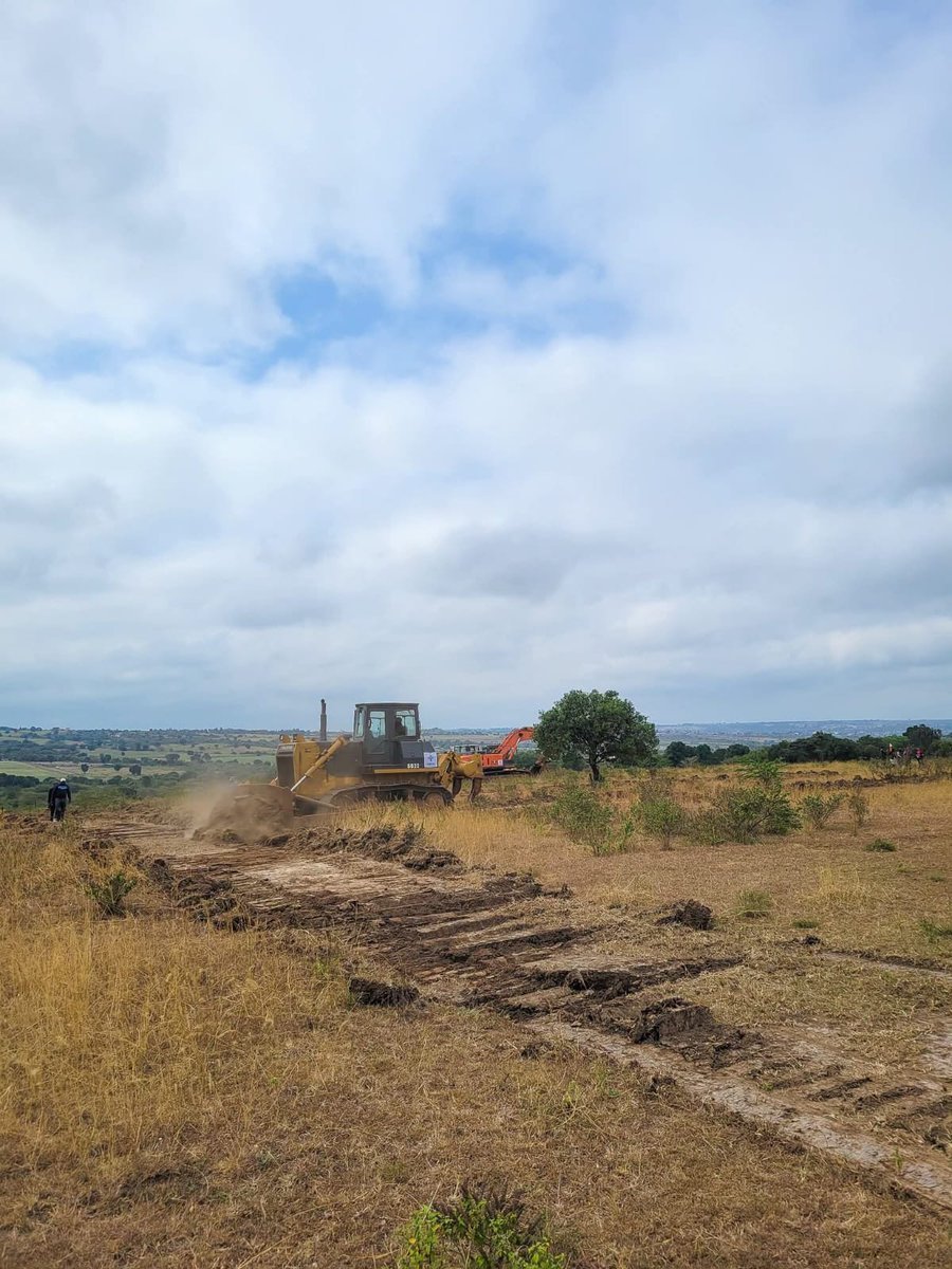 KAELI254_'s tweet photo. The Naivasha–Kisumu SGR Phase 2B is officially underway,a major boost for regional trade, job creation, and economic growth in Western Kenya. President @WilliamsRuto's administration continues to deliver transformative infrastructure. https://t.co/mZpegJOJn2