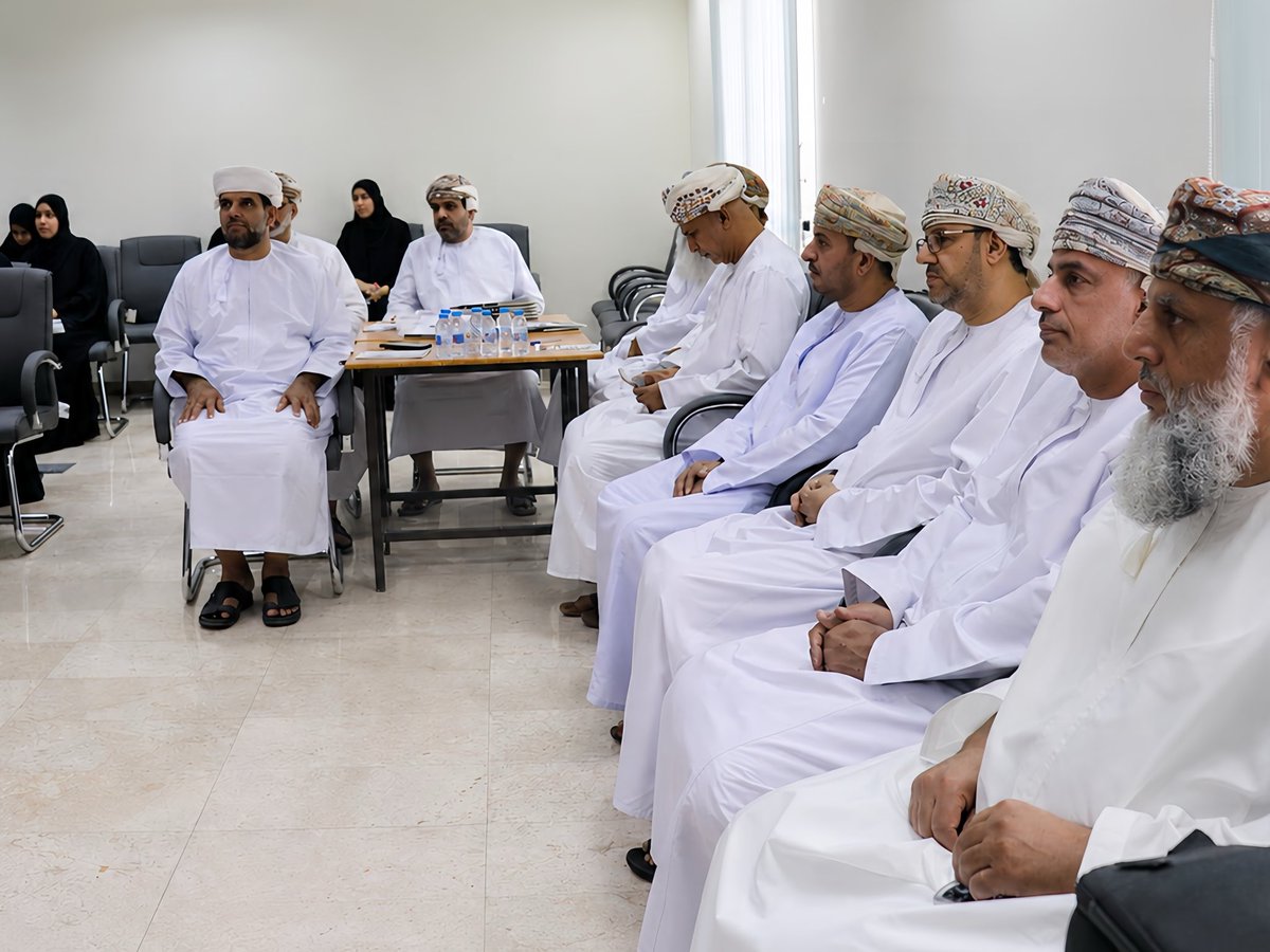 EduGovDkh's tweet photo. تواصل دائرة تطوير الأداء المدرسي بـ #تعليمية_الداخلية تنفيذ البرنامج التدريبي المخصص لتهيئة المدارس الخاضعة للمراجعة الخارجية، وذلك بمركز التدريب بسمائل، ضمن جهودها الرامية إلى رفع جاهزية المدارس وتعزيز جودة الأداء المدرسي وفق معايير المراجعة والتقويم. https://t.co/3KfWS0YnTX