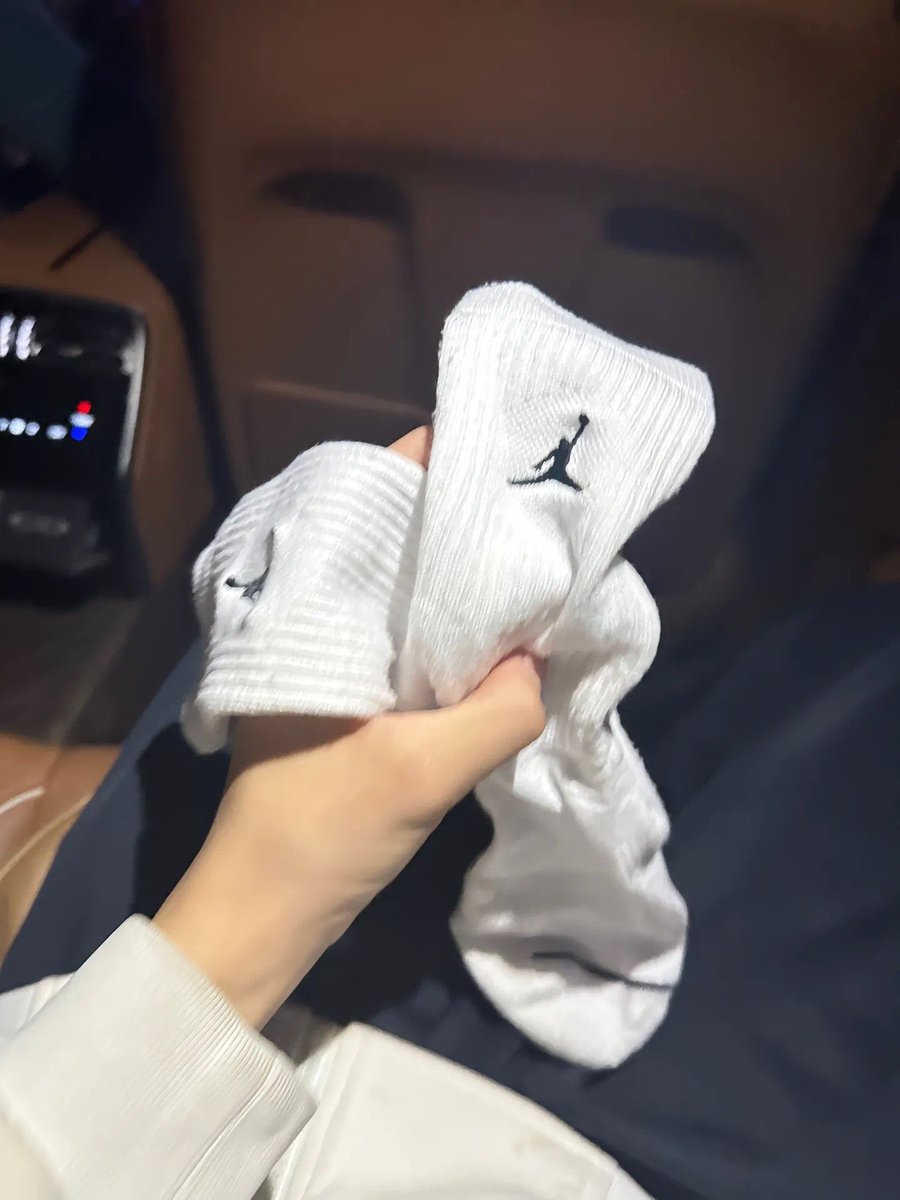 PooJoo14's tweet photo. 穿了一周的骚袜子
张嘴
#白袜 #雄臭 #骚逼 #原味 https://t.co/7ImNTbxpQ3