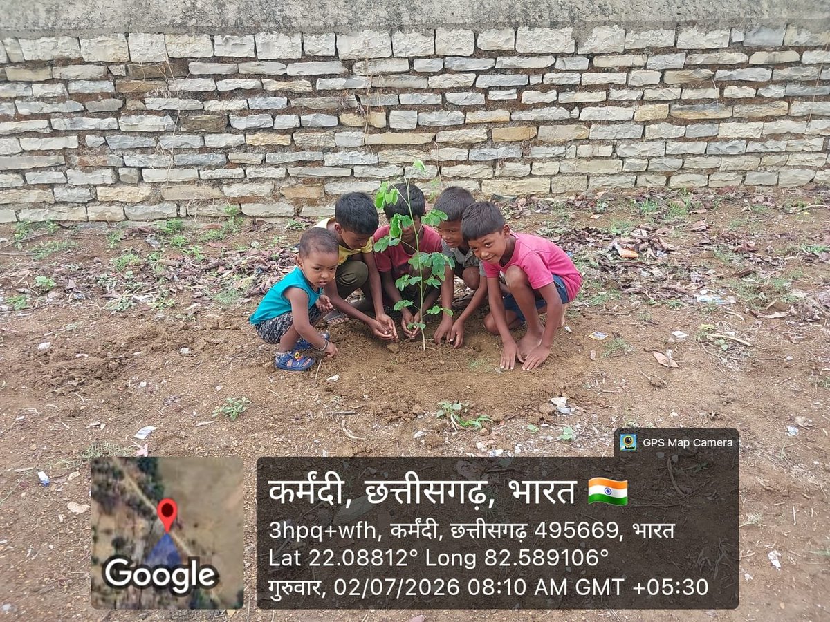 cgcboa's tweet photo. The #PlantATreeFor5DaysBanking campaign has now reached Karmandi Village, Janjgir-Champa District. Saplings being planted by #Children.

🌱 Join the movement. Plant a tree. Support #5DaysBanking.

#VanMahotsav #ClimateAction #SHG #HariyaliChhattisgarh https://t.co/OCv9rAkScU
