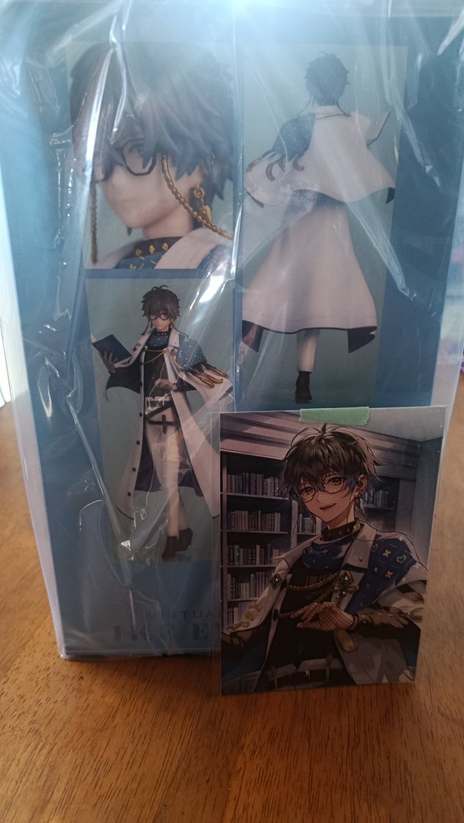 hailbbee's tweet photo. guess who decided to show up
(this is the only picture im taking because he will be boxed FOREVER) https://t.co/x9Ayju6nRk