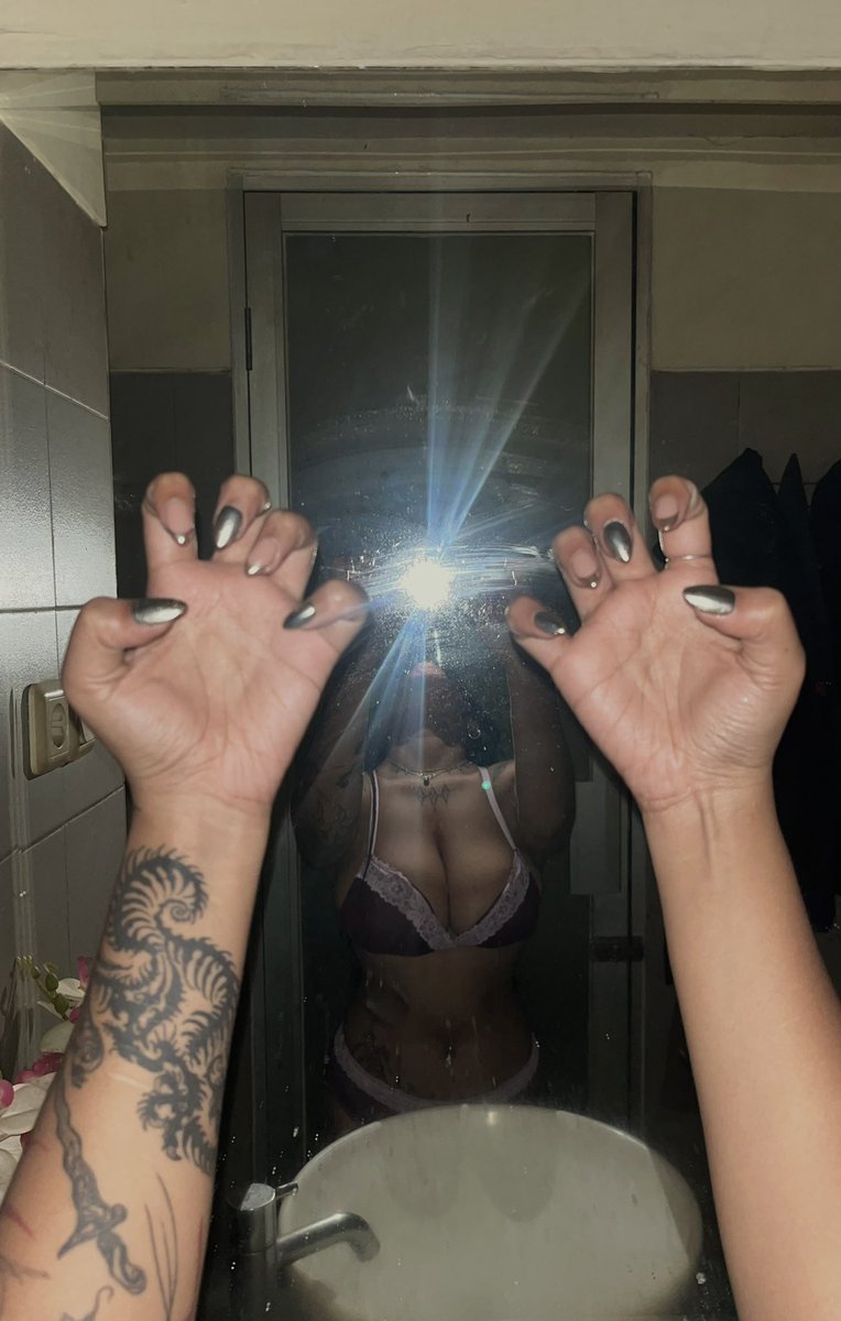 hanyaasakitt's tweet photo. Short nails for July 💅 https://t.co/iAueVFLU5M