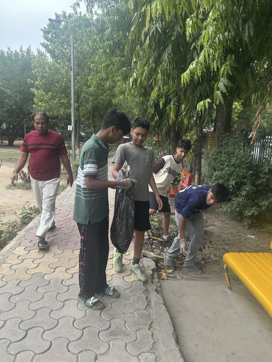 AnukulanN's tweet photo. Week 9 | 21 June
Under the burning sun, our faith never faded.
For nearly two months, we’ve shown up every week with one purpose to inspire change. And we’ll keep going until every corner proudly reflects the India we dream of: clean, green, and cared for.

@lovelyg57095005 https://t.co/gc3qXwD00F
