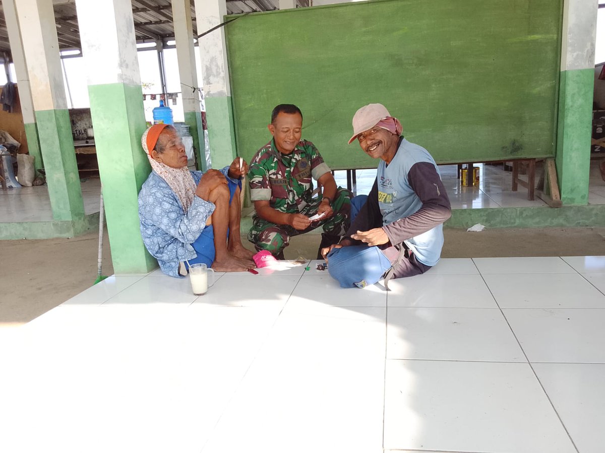 Kodim0709's tweet photo. @0709Kodim Dekat dengan Petani, Babinsa Jatimulyo Perkuat Ketahanan Pangan dari Sawah Pasca Panen https://t.co/l30AJa9VYo