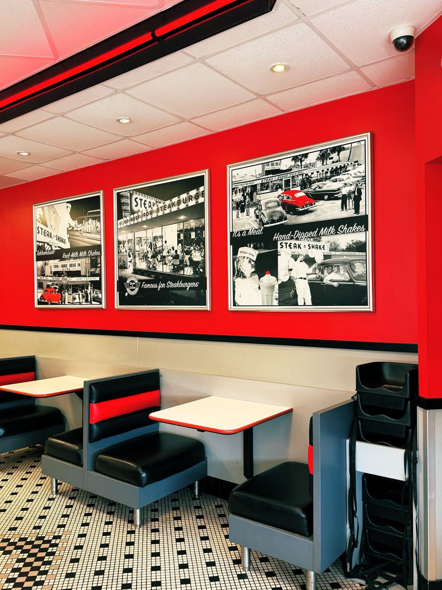 Berteena's tweet photo. @SteaknShake Get some! 😋🇺🇸
#Nooga ❤️🖤 https://t.co/TvAMJOUqJD