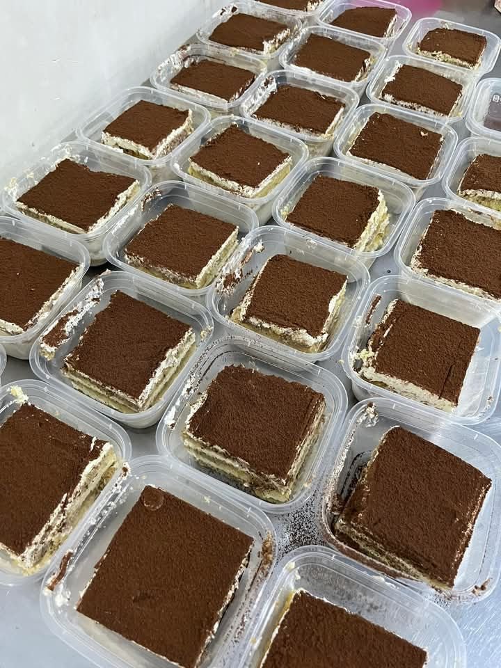 aless_Chave's tweet photo. Delicioso tiramisú 😋😋 https://t.co/6TFk0cwTzn