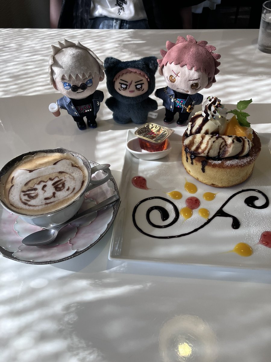 penta34sai's tweet photo. ラテアートできるって書いてあったので頼んでみた。
昭和テイストな喫茶店でマスターが作ってくれたよ。よかったね、ちみゆ🧡
歓迎会したからもう野良じゃないね☺️
カニクリームコロッケは神社で食べたやつ。美味しかった😆
#じゅじゅぬい
#ラテアート https://t.co/yR8eipVcrY