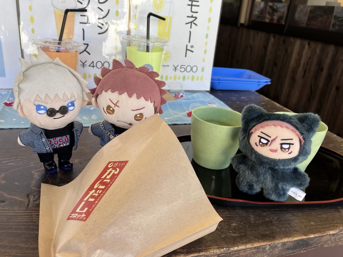 penta34sai's tweet photo. ラテアートできるって書いてあったので頼んでみた。
昭和テイストな喫茶店でマスターが作ってくれたよ。よかったね、ちみゆ🧡
歓迎会したからもう野良じゃないね☺️
カニクリームコロッケは神社で食べたやつ。美味しかった😆
#じゅじゅぬい
#ラテアート https://t.co/yR8eipVcrY