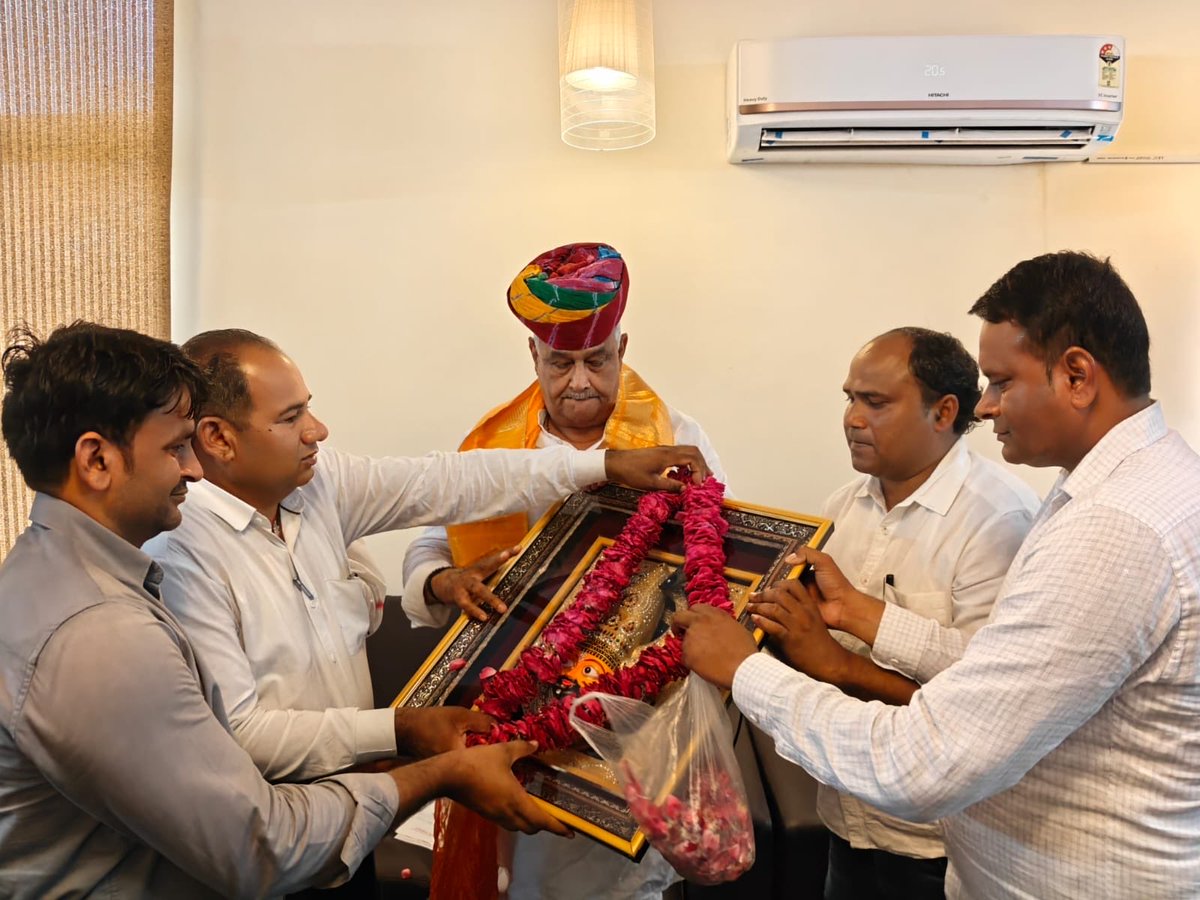 dineshM36620585's tweet photo. बाबा से उम्मीद है #बाबा है तो मुमकिन है @DrkirodilalBJP https://t.co/5dfnT3UubX
