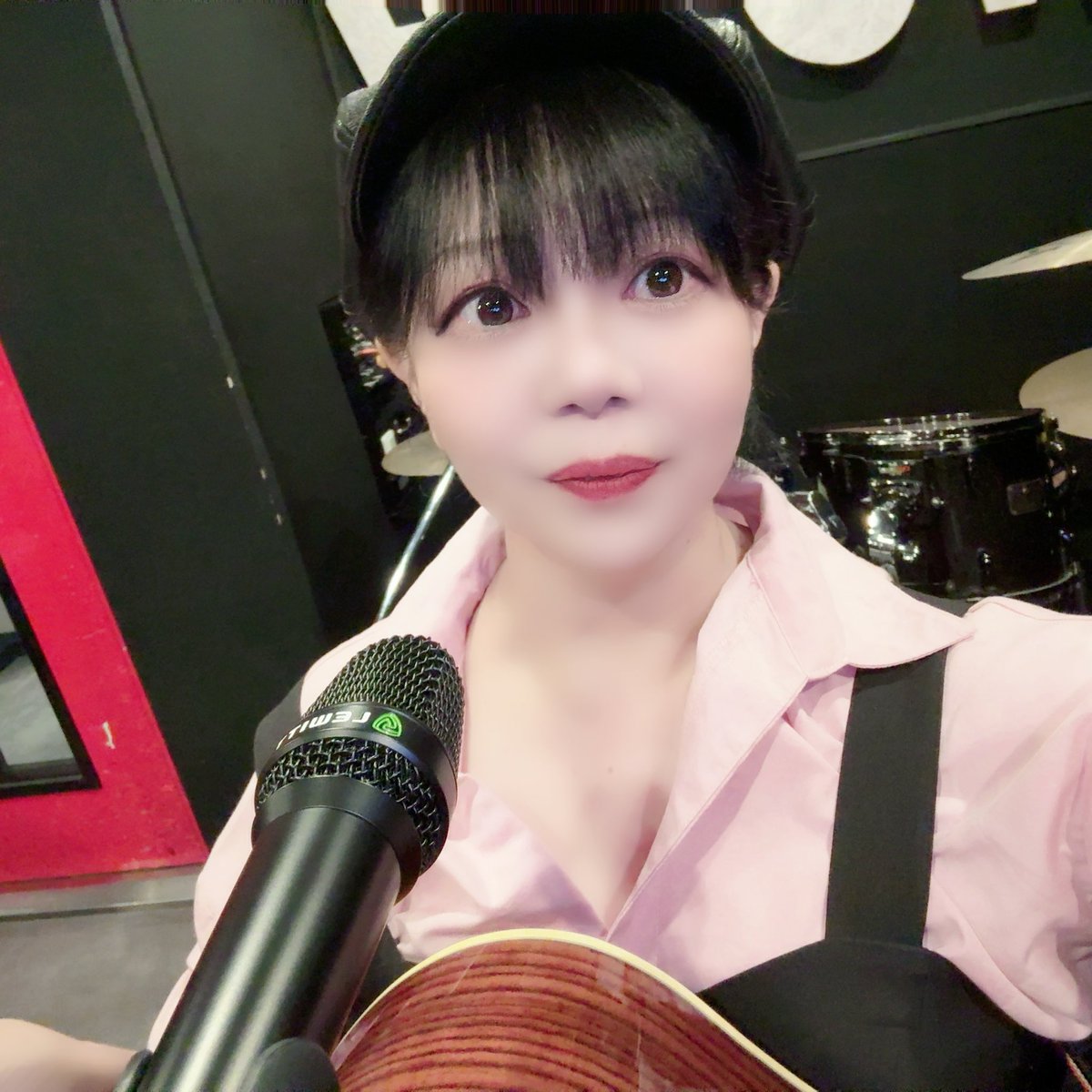 denim13_momoayu's tweet photo. 弾き語り配信のリクエストはtiktokリプに書いててね🐥🩷🎧💓いつもありがとうね💖💖
#guitar  #music  #弾き語り
#シンガーソングーライター　#弾き語り
#LEWITT   #MTP5    #ありがとう https://t.co/P6DCoeKOw7