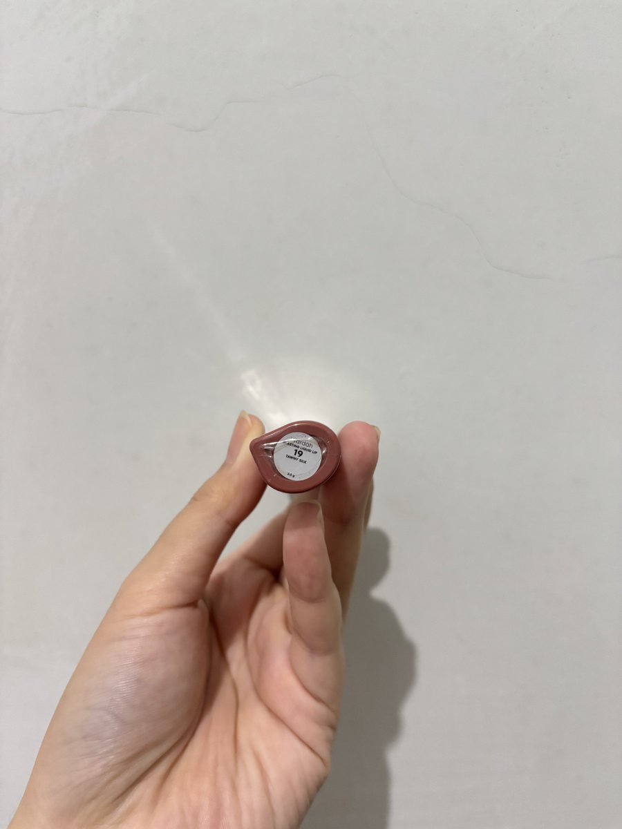 saudadejulia's tweet photo. Wts make up
new wardah glasting lip 19 tawny silk packaging baru dan lama
70k/each

Take all 120k
Bisa oren https://t.co/FGMpp9L4cO