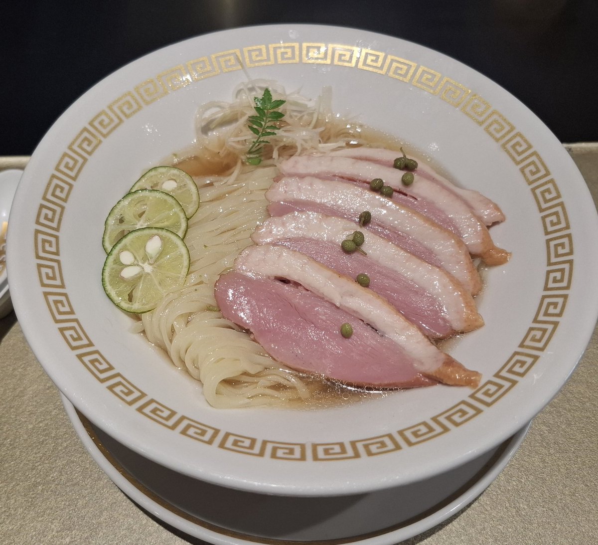 nh_ramyon's tweet photo. ラーメン食べ歩き投稿
鯛白湯ラーメン○de▽
実山椒冷やし麺 ひやり

#大阪ラーメン #新大阪駅 #鯛白湯ラーメン #まるでさんかく #ひやり https://t.co/37ptI8a8qe