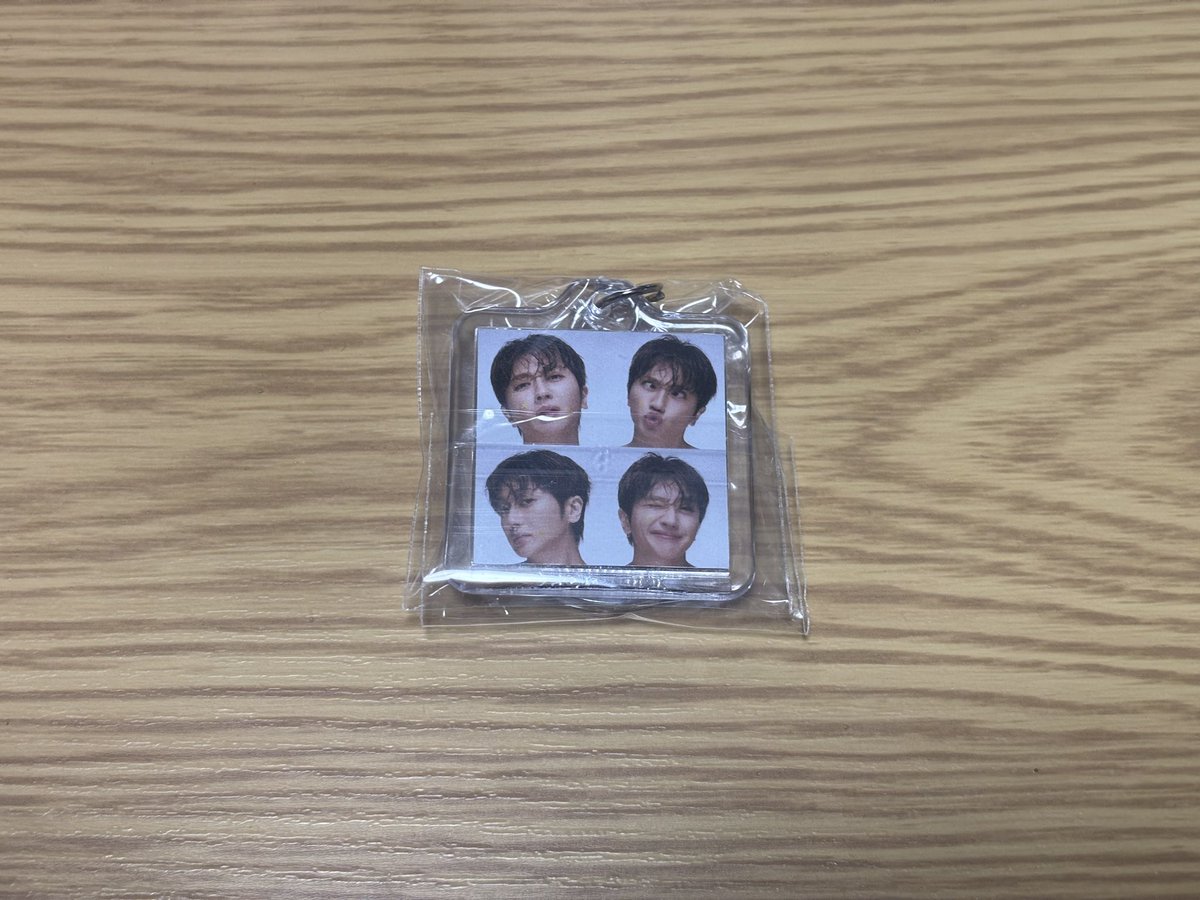 maxoxo_45's tweet photo. @nissy__y930 検索より失礼いたします
当方下段左から4番目を所持しております
上段左から2番目と交換は可能でしょうか？
お取引きは郵送を希望しております
ご検討よろしくお願いいたします https://t.co/xKTlbkKLoi