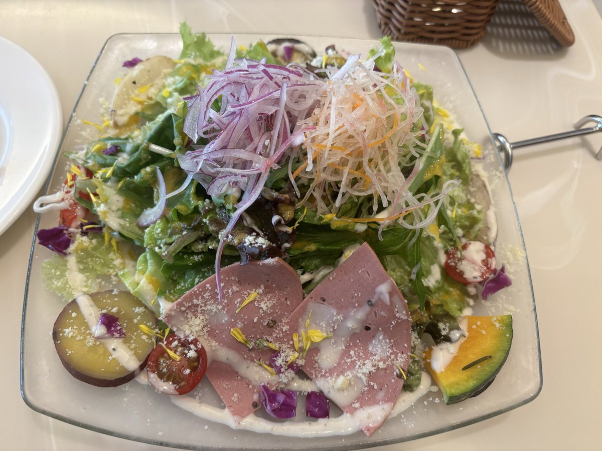 hena74452825's tweet photo. 食べ物日記といいつつ
半年経過(汗)
日記始めます！
先日食べたイタリアンのサラダ
最高すぎる https://t.co/8TuxJZzARg