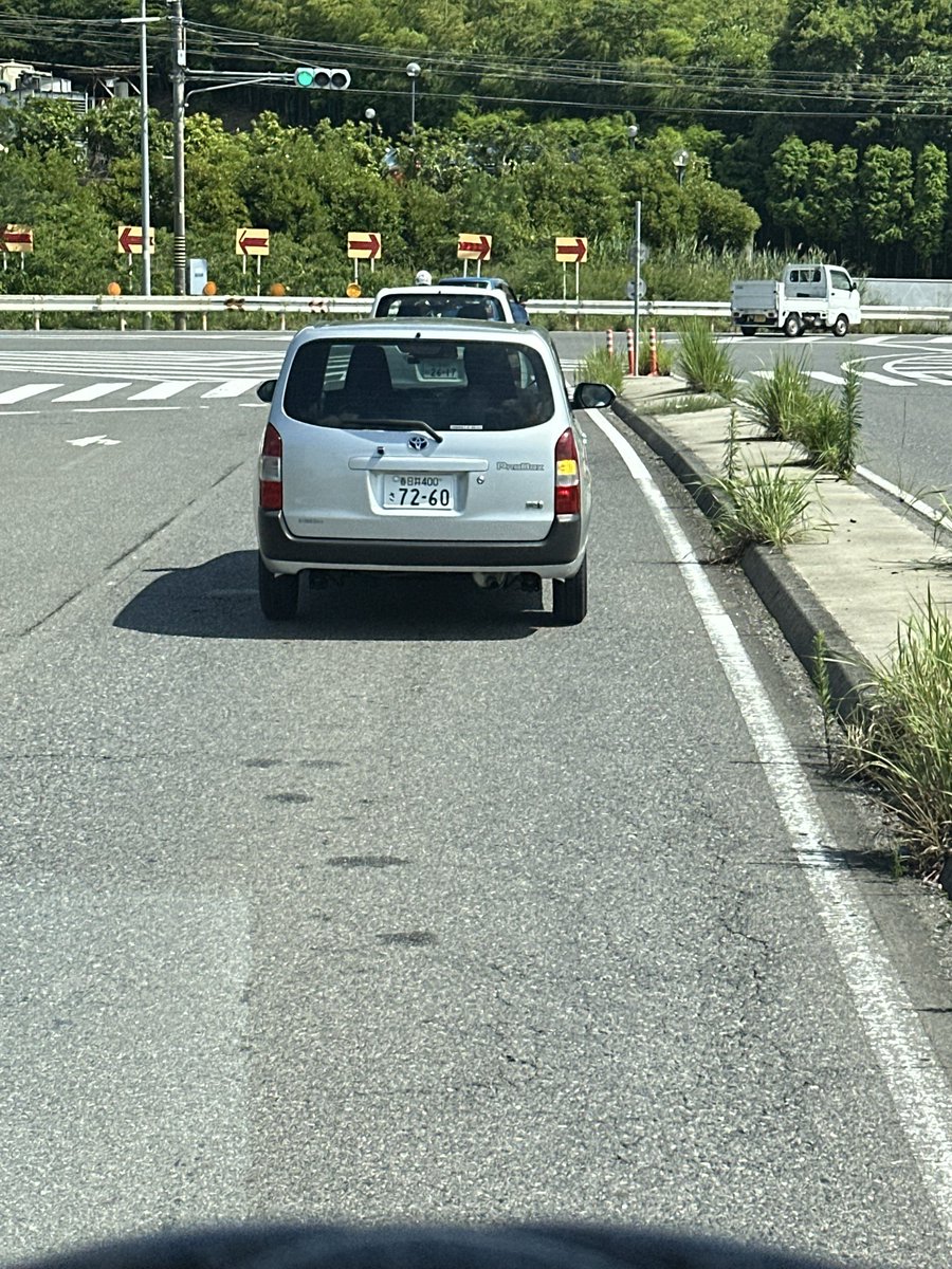 dy9230's tweet photo. 無理やり割り込んで来る車🚗、危ない https://t.co/JFqK9lNlMp