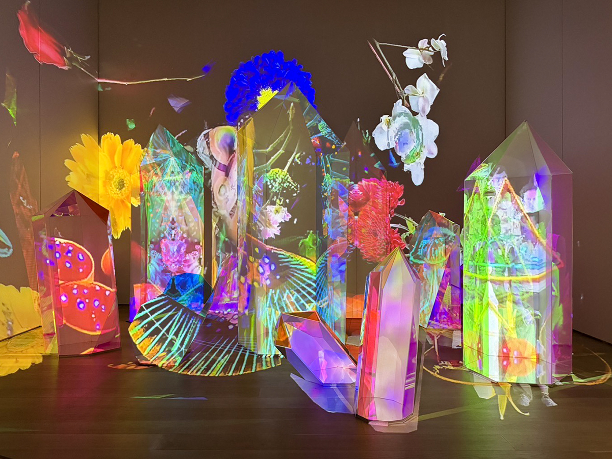 InternetMuseum's tweet photo. 【ニュース】魔術とAIの交差 ─ トニー・アウスラー、日本初の大規模個展が開催
初期の代表作《Private》から近年の《Specular》まで、約40年にわたる創作を展示
https://t.co/EetZE9Lmbe
#TOKYONODE #アウスラー展 https://t.co/Ru5QMjtD4f